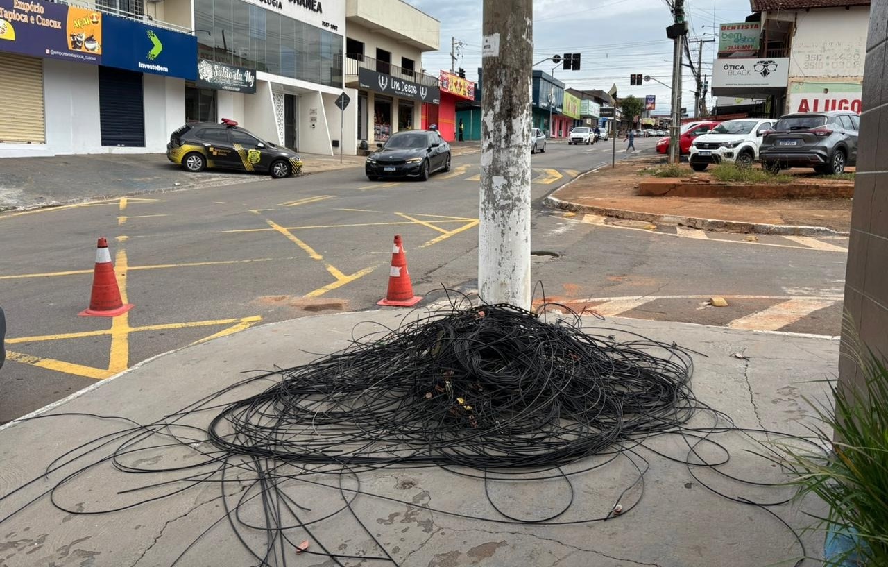 Prefeitura disponibiliza canal para solicitar retirada de fios soltos em Goiânia