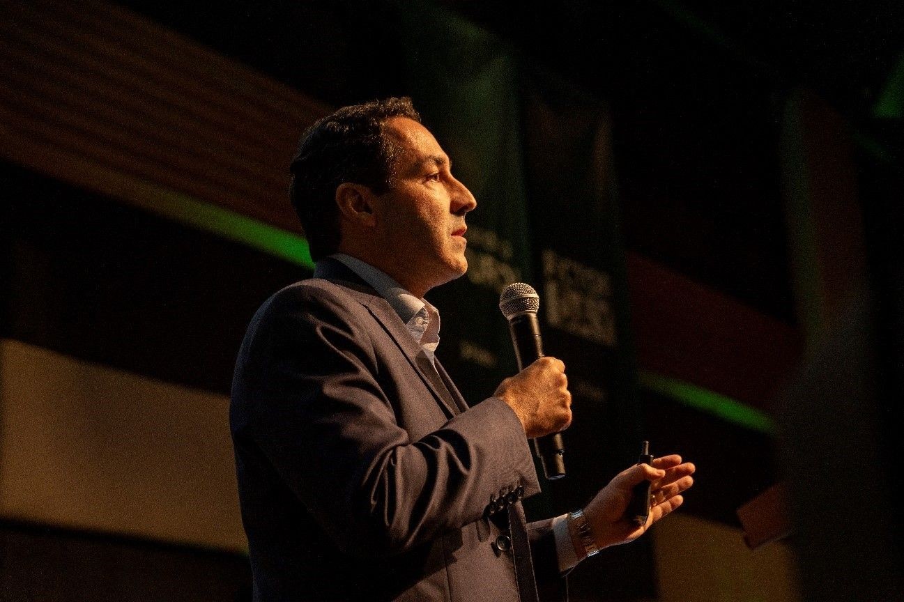 Quem é Rafael Góis, CEO da Fictor e alvo de operação da PF por fraudes bancárias