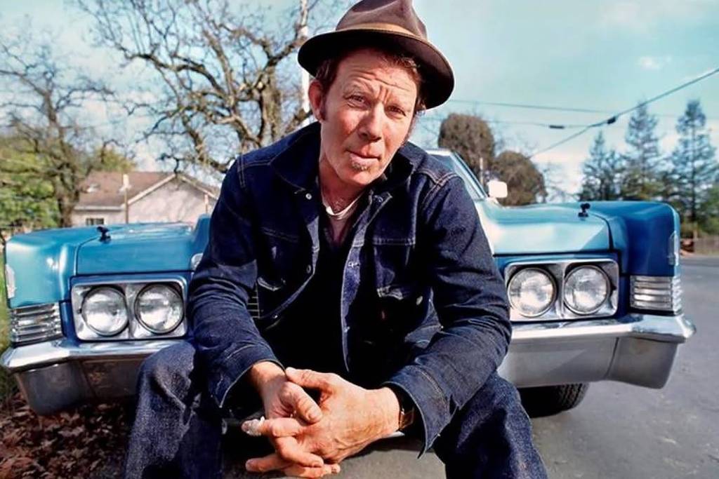 Tom Waits lançará coletânea de covers e convida Bruce Springsteen e Willie Nelson