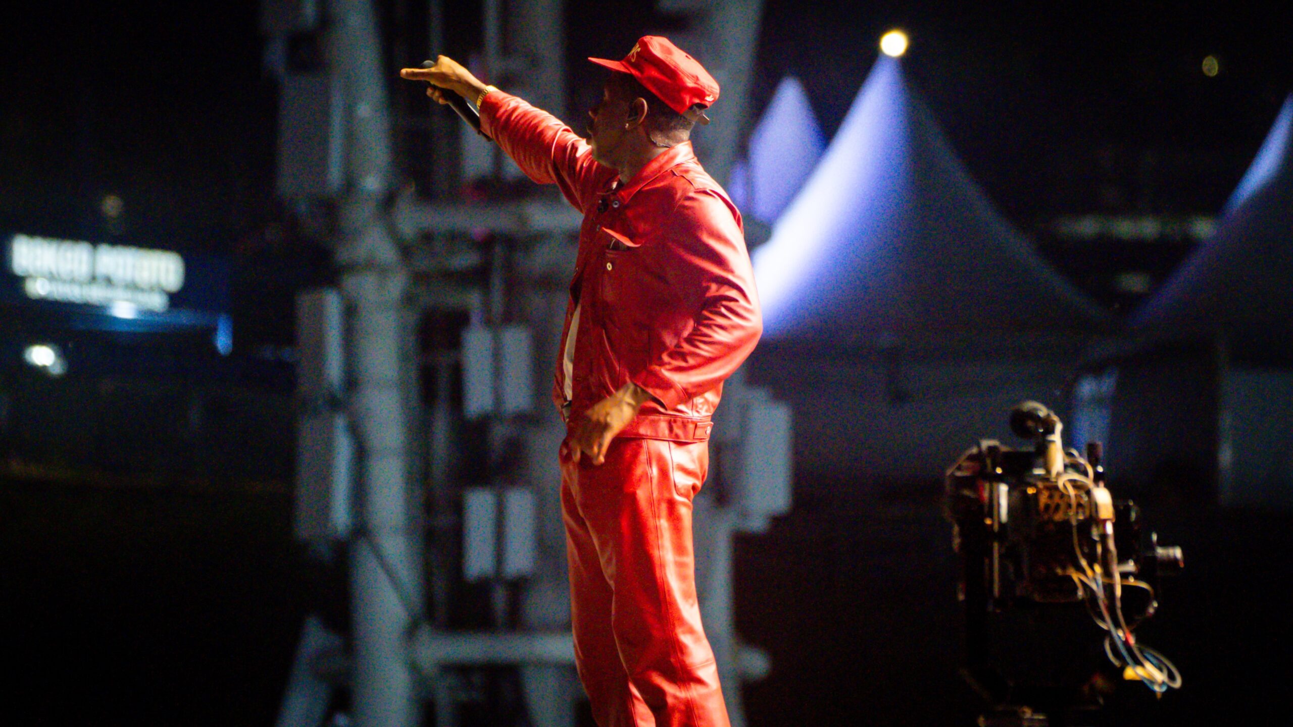 Tyler, The Creator faz show empolgante com rap pop no encerramento do Lollapalooza