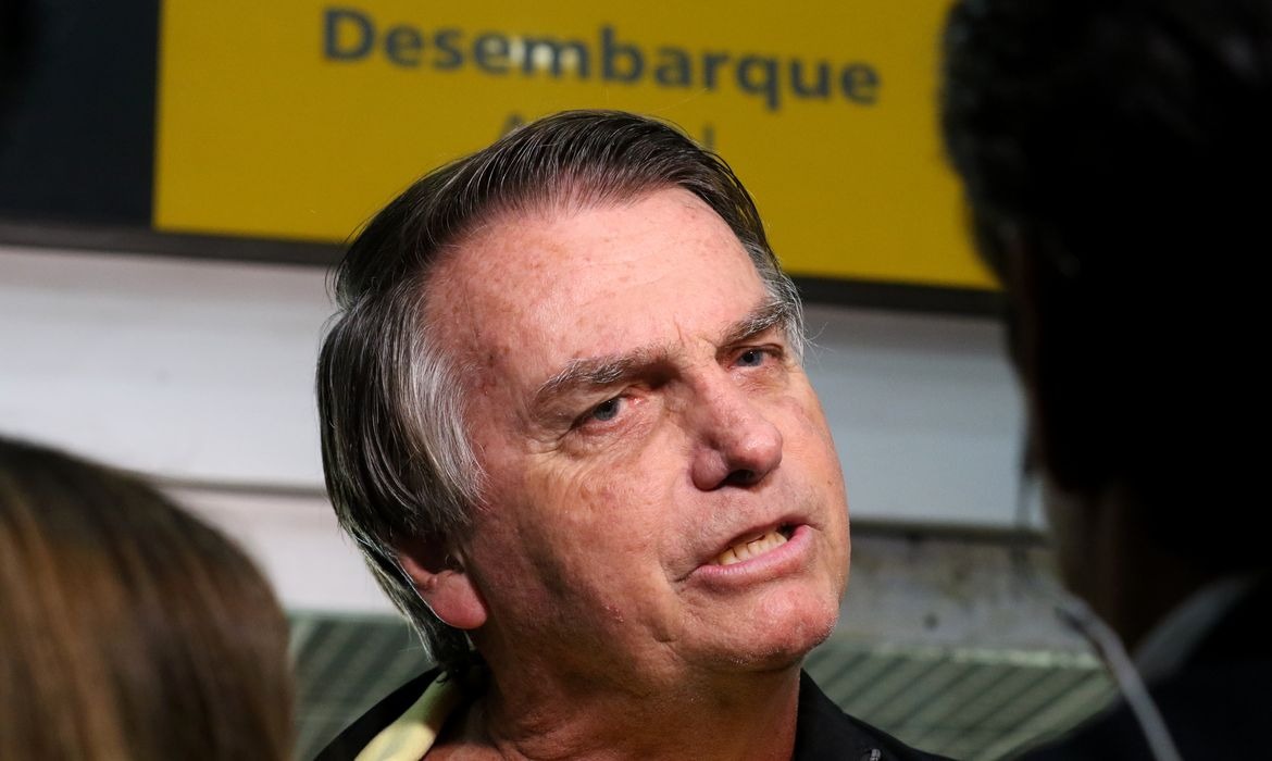 Moraes libera Bolsonaro para prisão domiciliar por 90 dias após internação