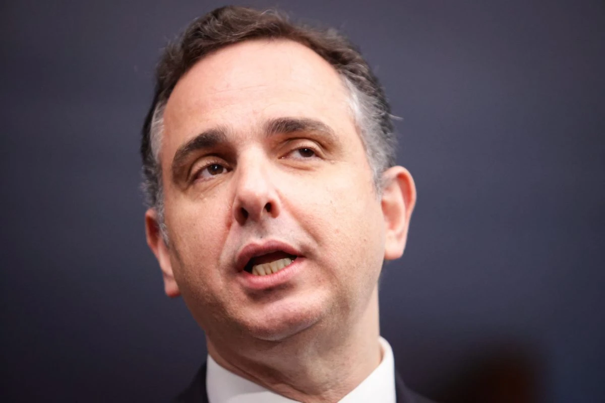 Pacheco janta com presidente do PSB para avançar em filiação