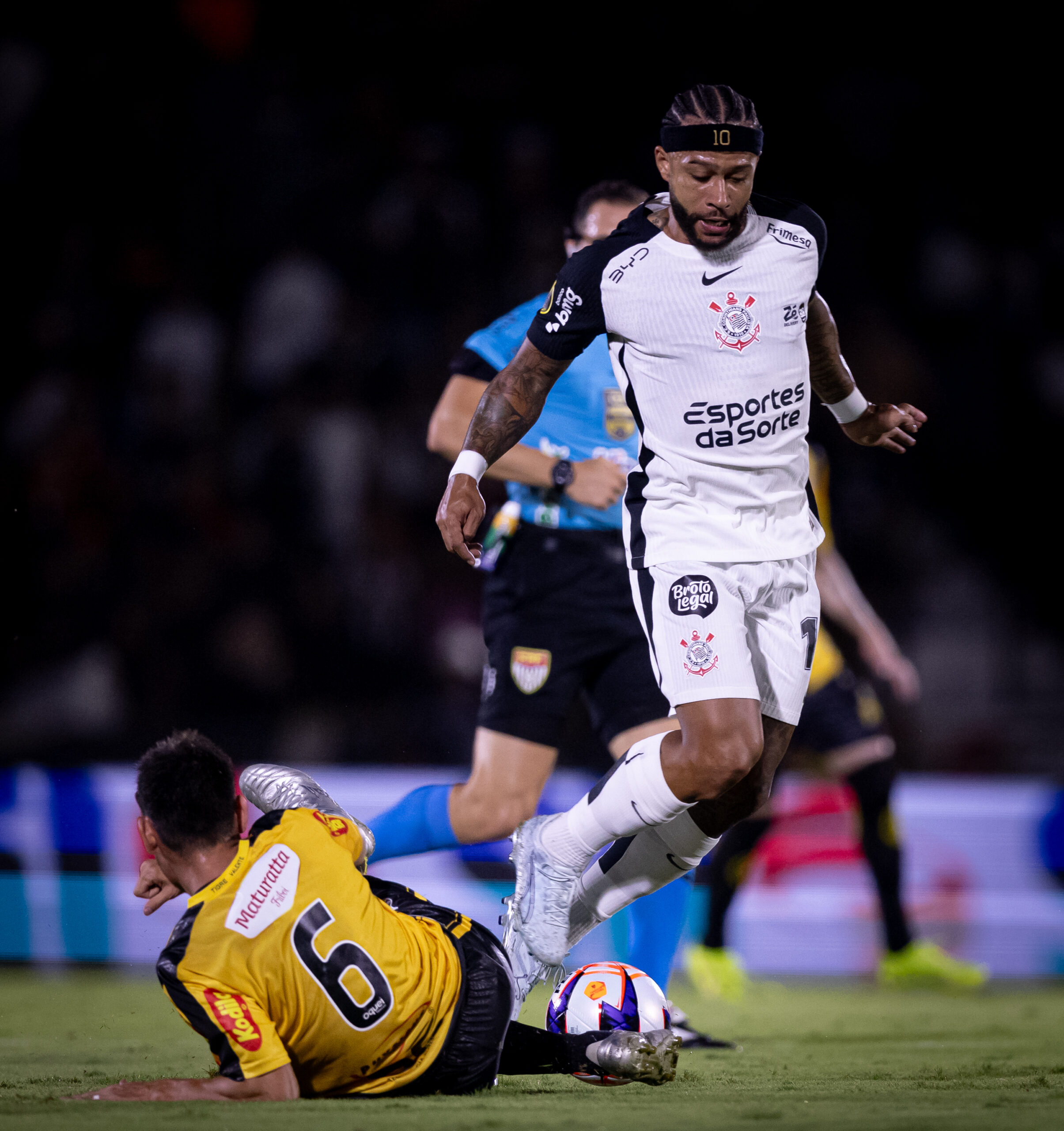 Memphis decepciona em nova função no Corinthians