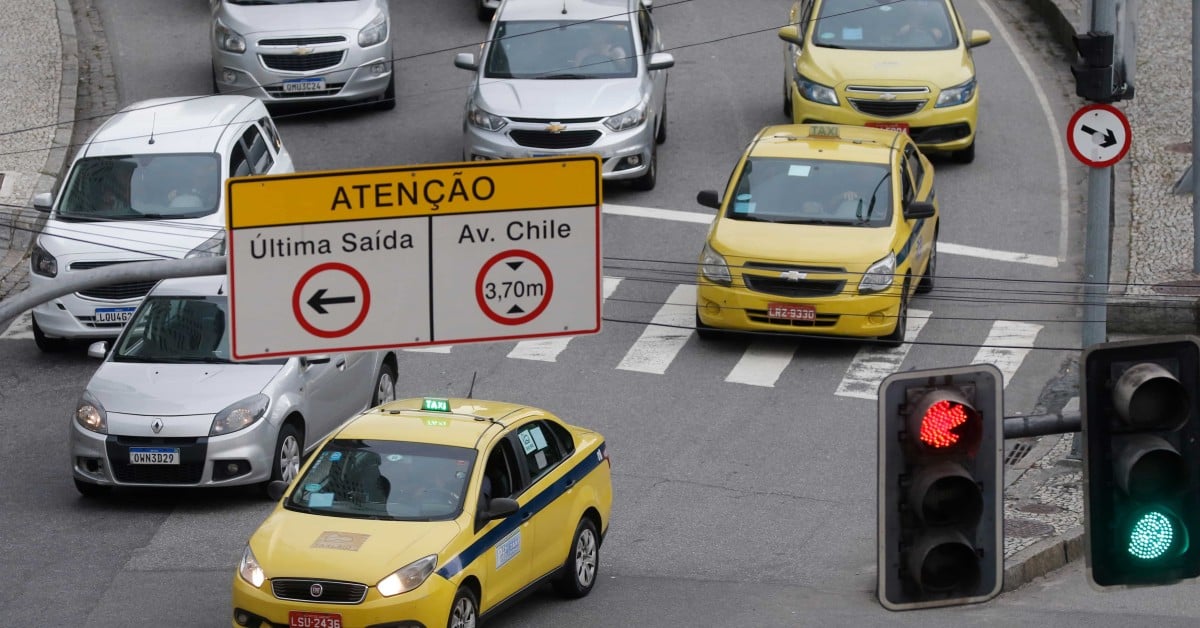 Cleitinho propõe isenção de taxa para licenciamento de veículos