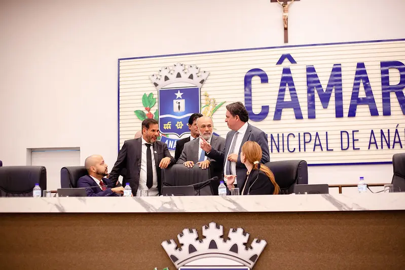 Sob protestos de advogados, Câmara aprova corte no teto das RPVs em Anápolis