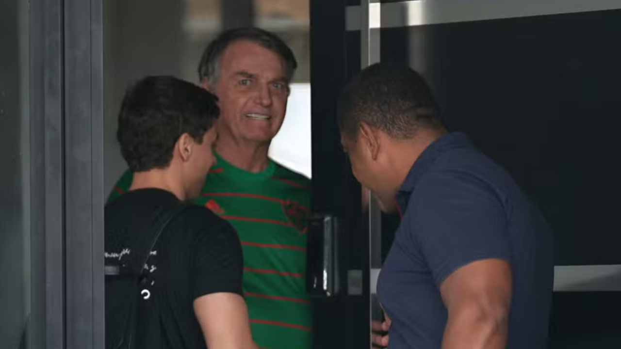 Moraes autoriza prisão domiciliar a Bolsonaro por 90 dias e impõe restrições rígidas