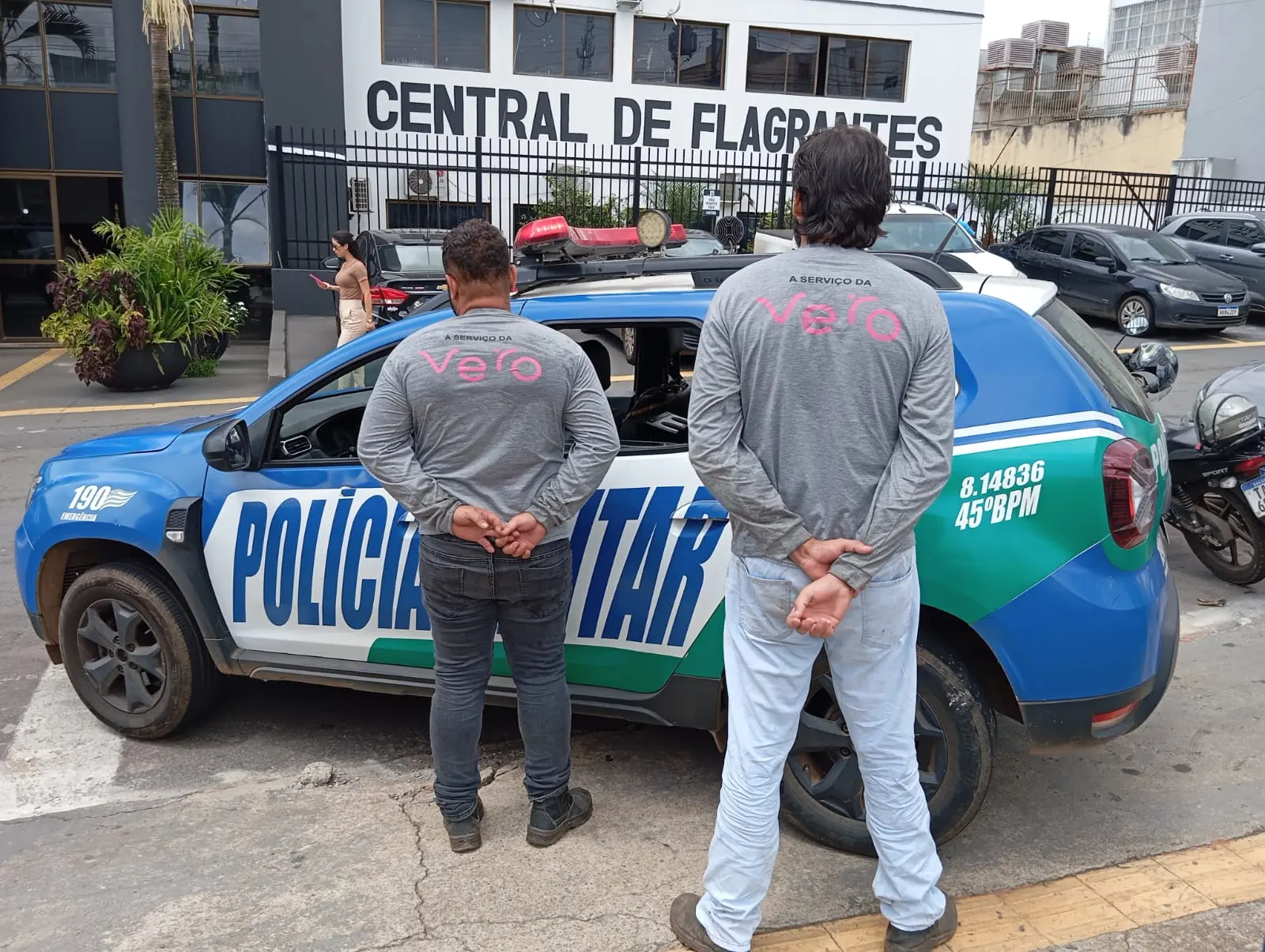 PM prende dois homens suspeitos de furtar cabos de telefonia em Aparecida de Goiânia