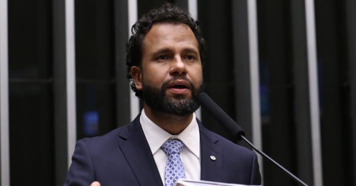 Henrique Vieira propõe inelegibilidade por renúncia como fuga ao TSE