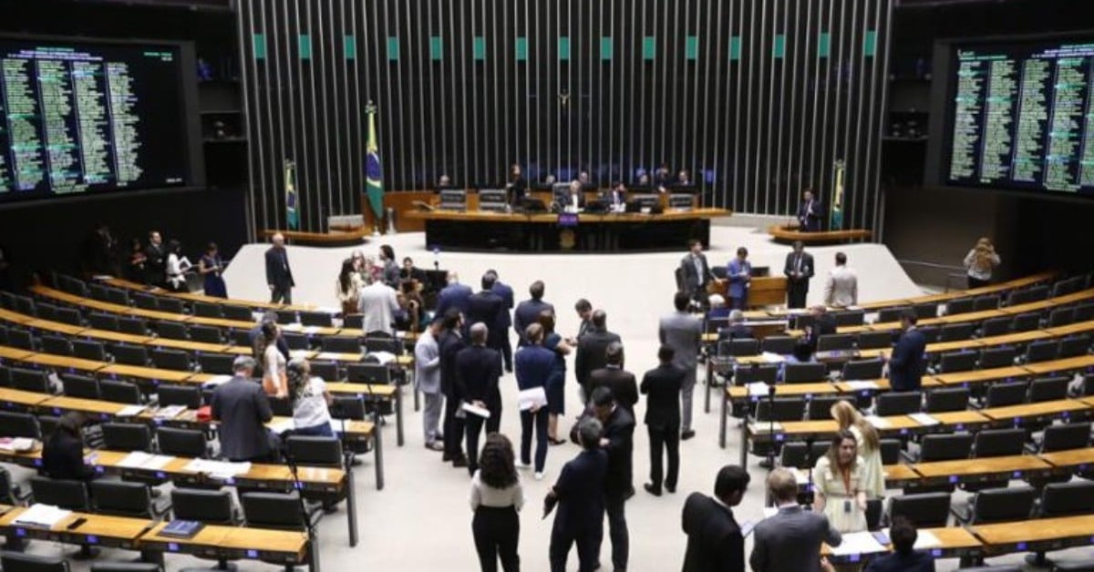 Câmara aprova ajuste orçamentário para viabilizar salário-paternidade