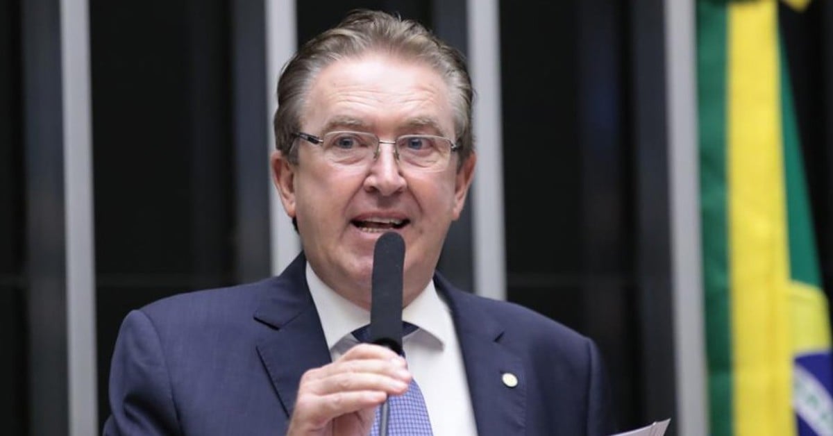 Luciano Ducci busca assinaturas para PEC de mandato fixo no STF