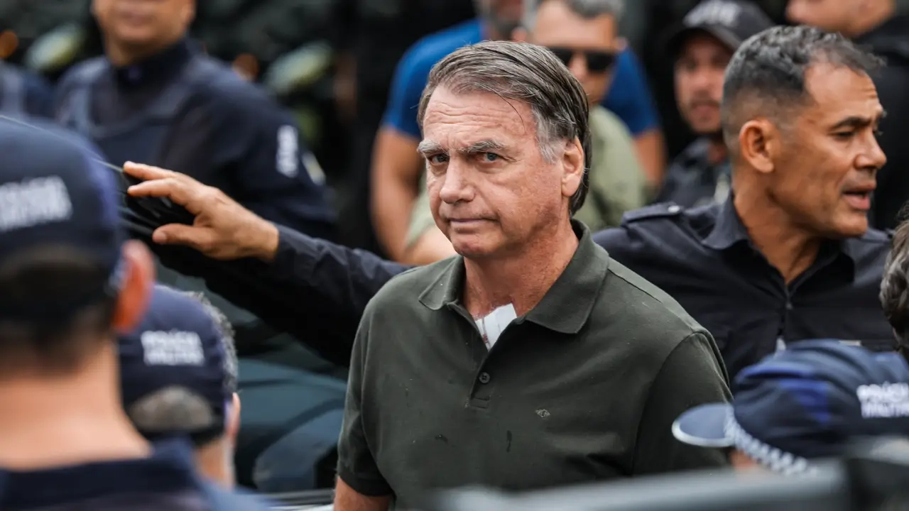 Moraes concede prisão domiciliar a Bolsonaro após o agravamento do estado de saúde