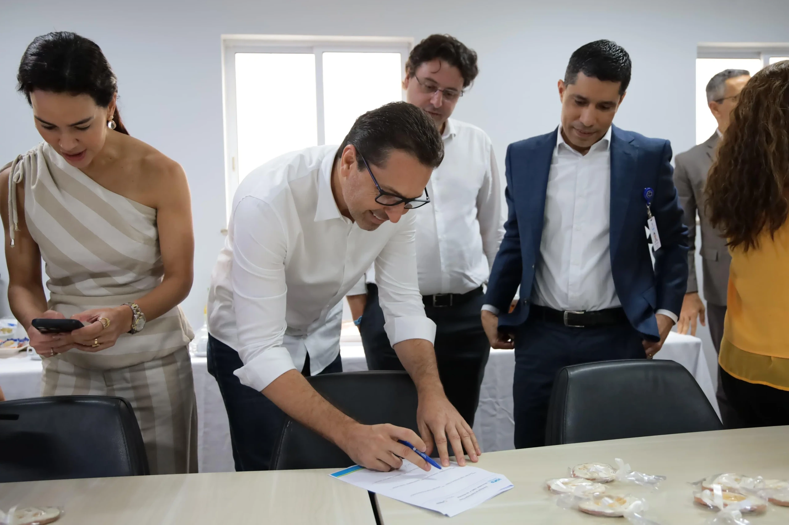 Vilela firma acordo com a UFG no HMAP, amplia formação médica e reforça atendimento em Aparecida