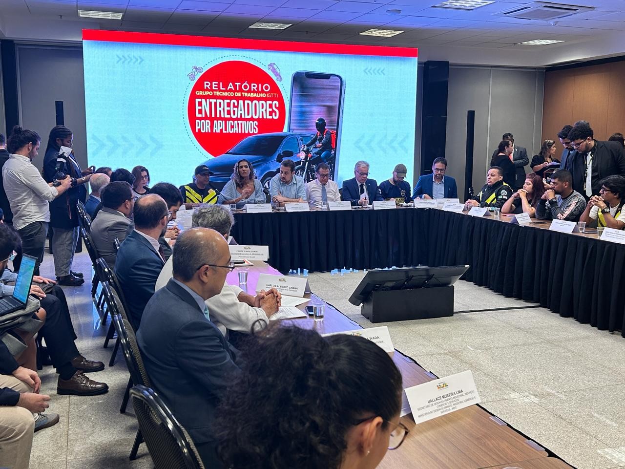 PL dos apps: governo propõe mínimo de R$ 10  por corrida e pagamento integral por rota agrupada