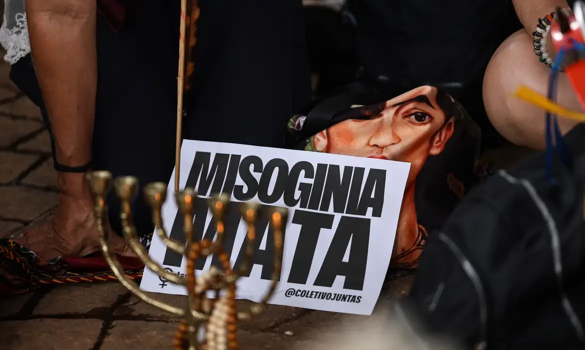 Entenda o projeto que pode criminalizar discurso de ódio contra mulheres no Brasil