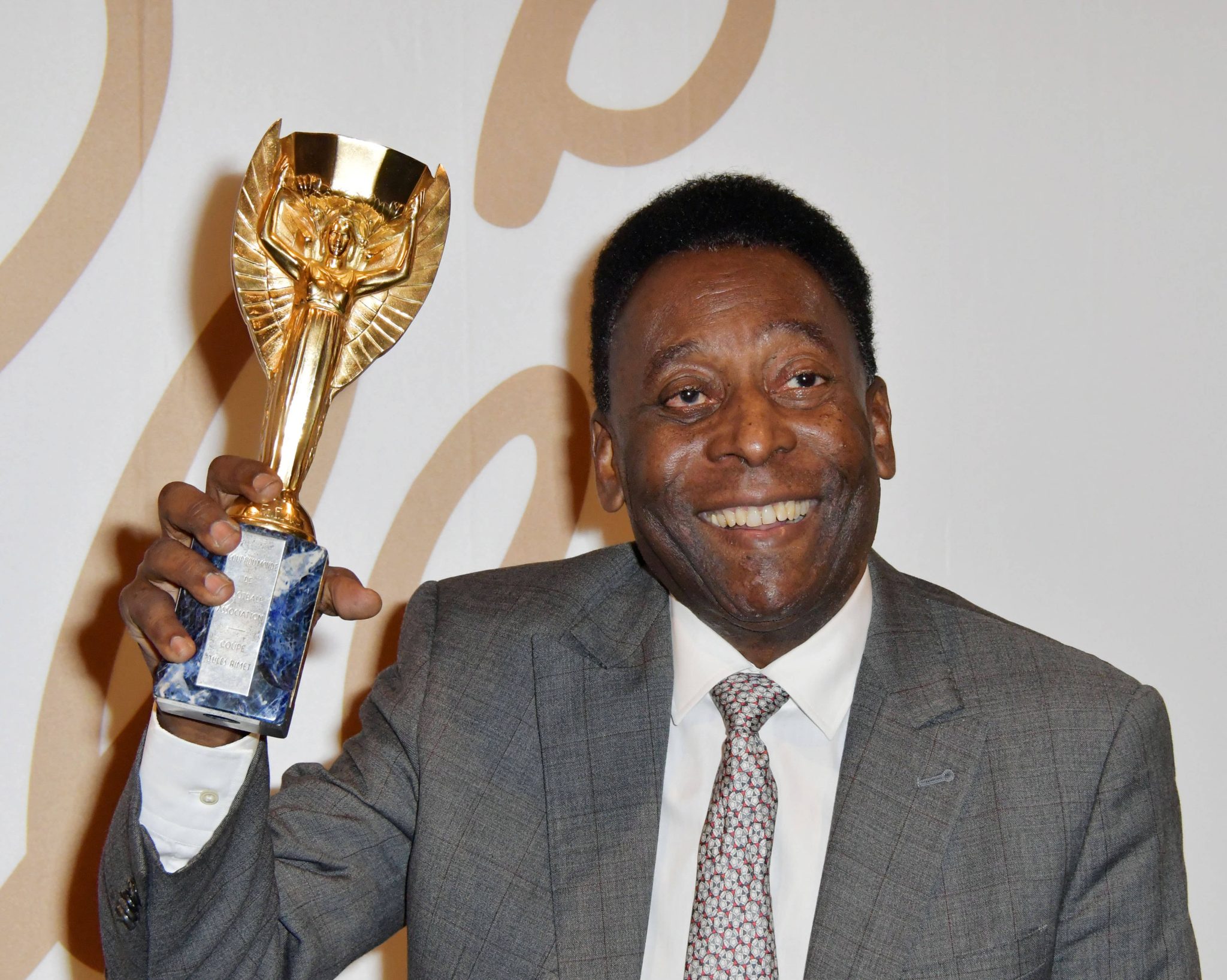 Como Pelé e o futebol brasileiro moldaram campeão mundial com a França em 1998