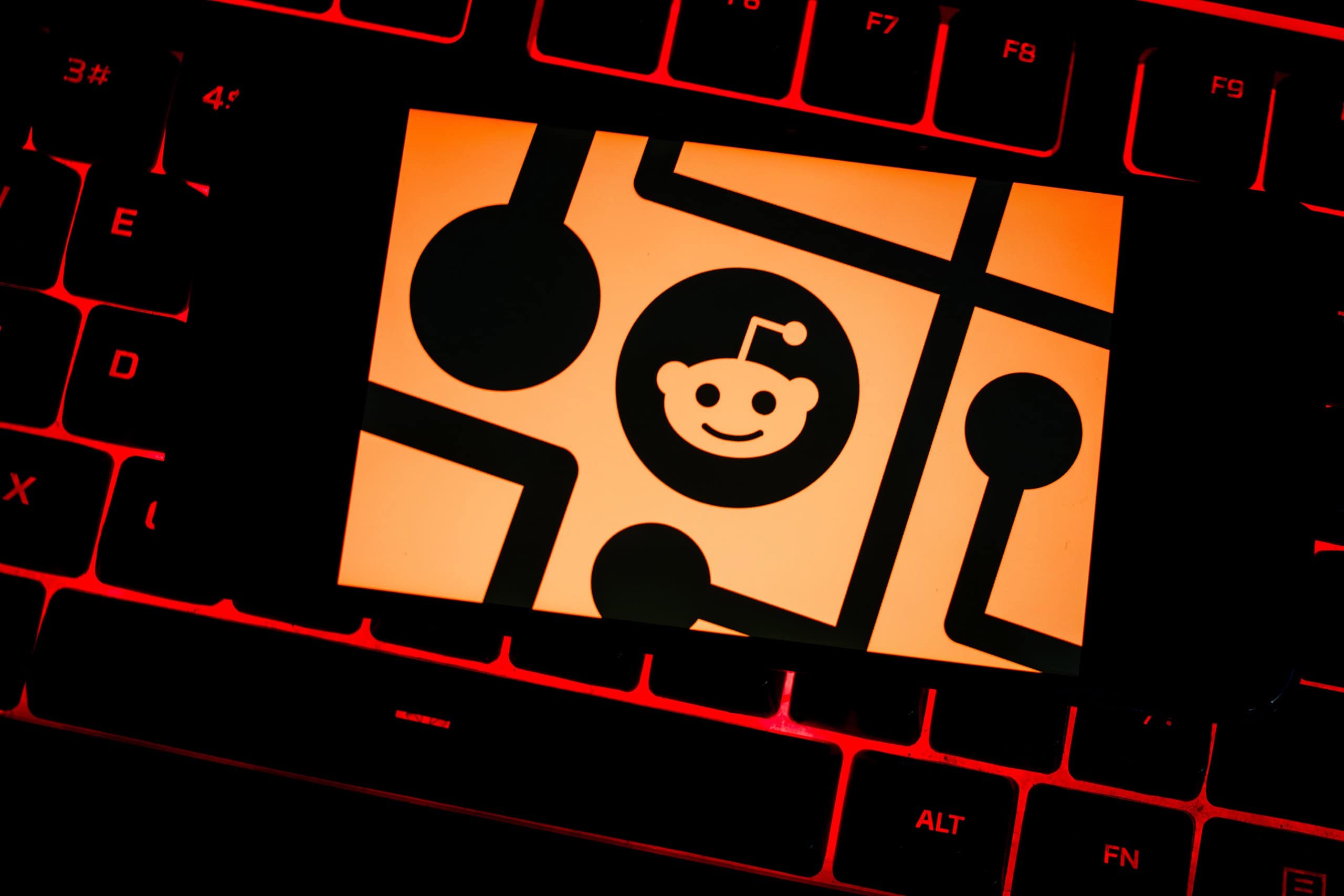 Reddit declara guerra aos bots com novas exigências de verificação humana