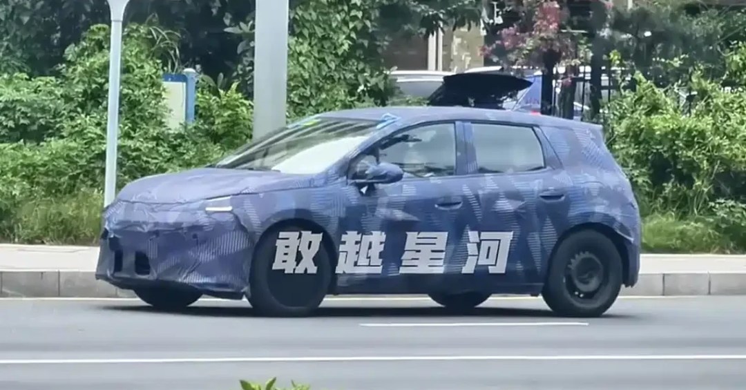 BYD lança Dolphin híbrido para Europa e mira no Brasil: eficiência de 55 km/l e estreia em julho