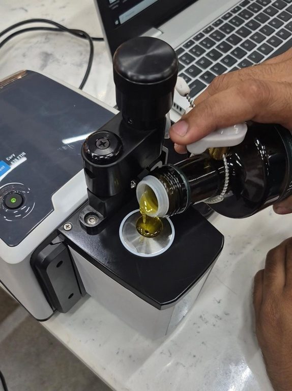 Mapa usa ‘scanner molecular’ para flagrar fraudes em azeites no DF e retira 5 marcas suspeitas das prateleiras