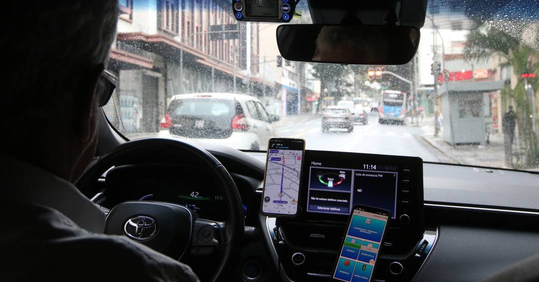 Governo federal abre R$ 30 bilhões em crédito para motoristas de app e taxistas: veja taxas, regras e como aderir
