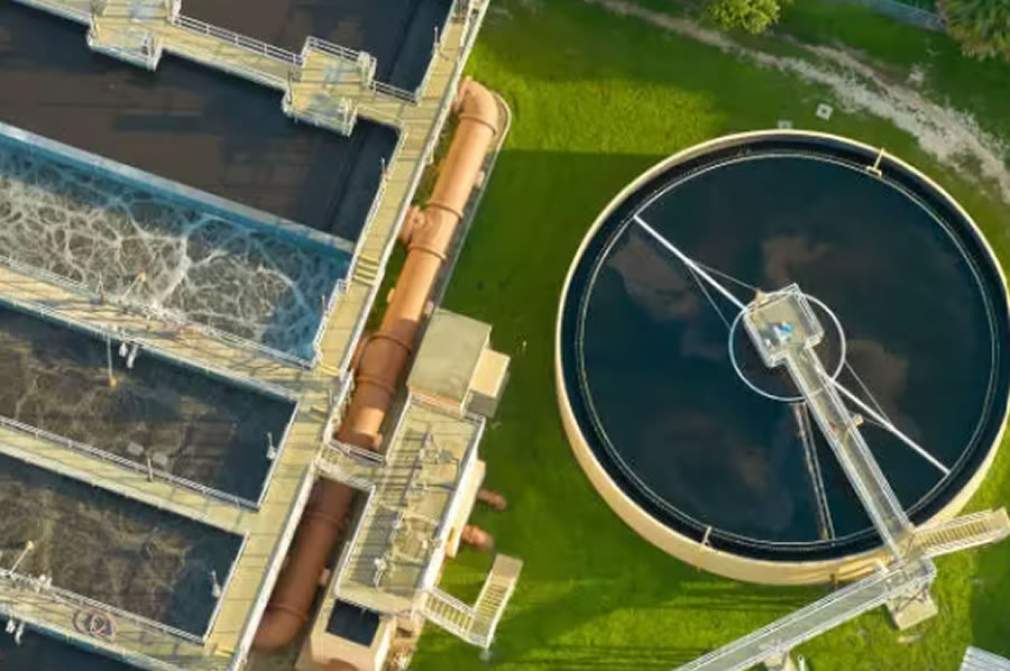 Ozônio revoluciona tratamento de água: tecnologia reduz em 95% o uso de cloro e ganha espaço no Brasil