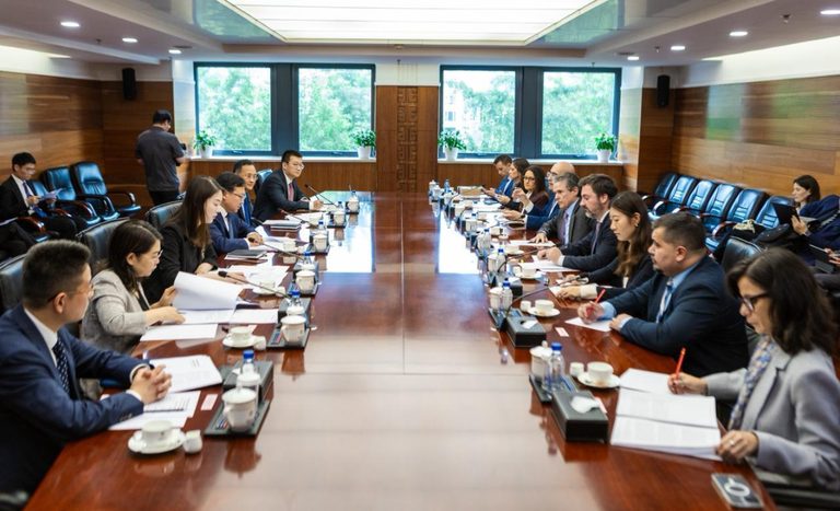Ministro André de Paula firma agenda histórica na China: parcerias agropecuárias e redução de dependência química ganham destaque