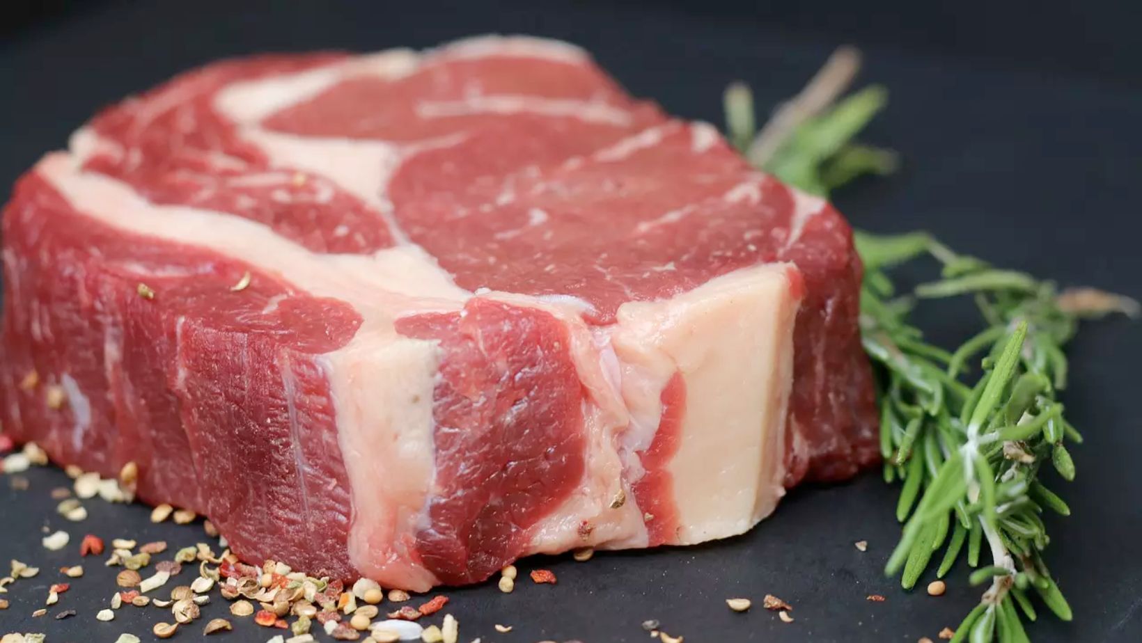 Brasil assume a liderança global da carne bovina: como o país vai suprir a escassez mundial com produtividade e estratégia