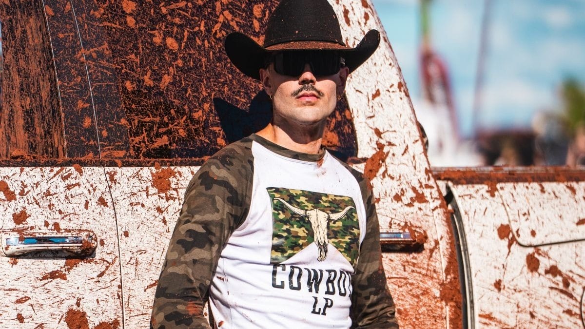 Luan Pereira inova ao cruzar sertanejo e funk: ‘Senta Pro Country’ chega com videoclipe off-road e revela novo horizonte no country