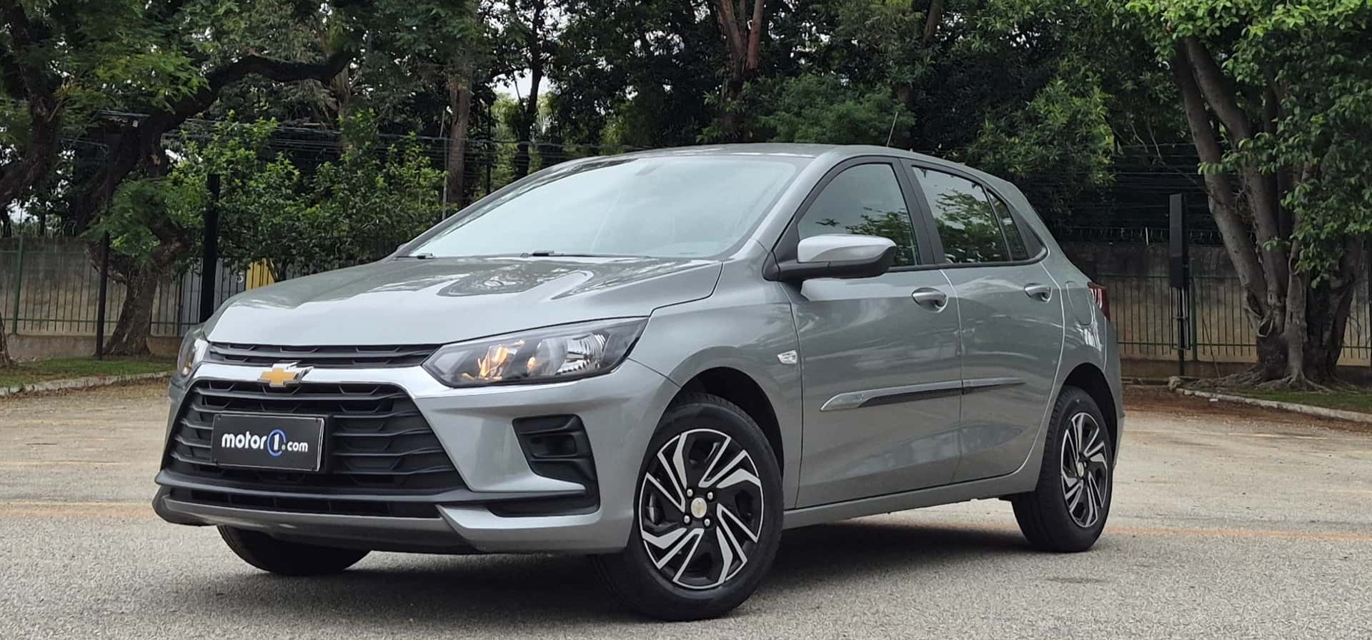 Chevrolet Onix 2027 chega com motor turbo a etanol e preço agressivo: R$ 103 mil é o novo piso da linha