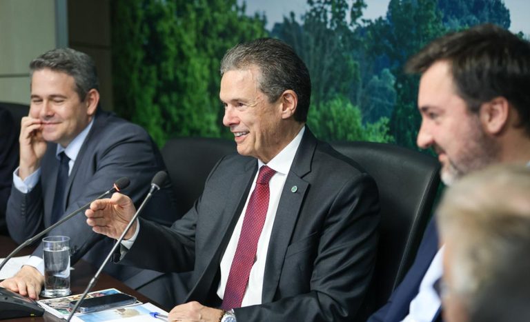 Reciclagem animal ganha impulso: ministro André de Paula e Abra traçam estratégias para setor que já exporta 926,5 mil toneladas em 2025