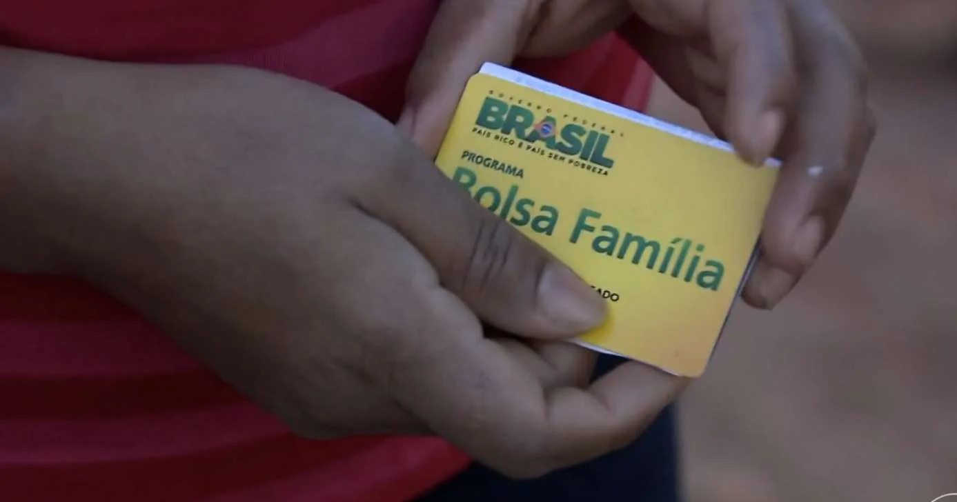 Bolsa Família libera lote de até R$ 900: saiba quem tem direito e como receber