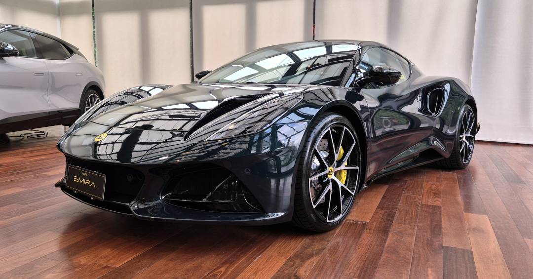 Lotus chega ao Brasil em julho com SUV elétrico, esportivo a combustão e hipercarro de R$ 40 milhões