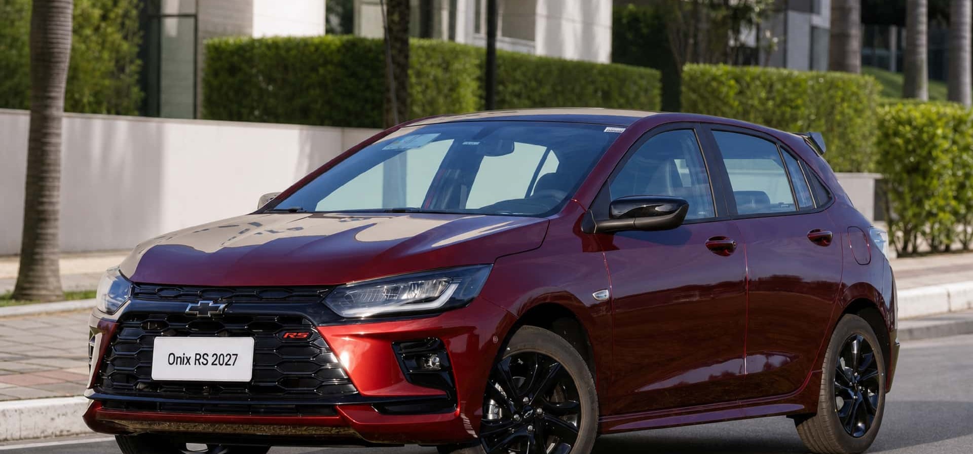 Chevrolet Onix 2027 chega com lanternas em LED e câmera de ré até nas versões mais simples