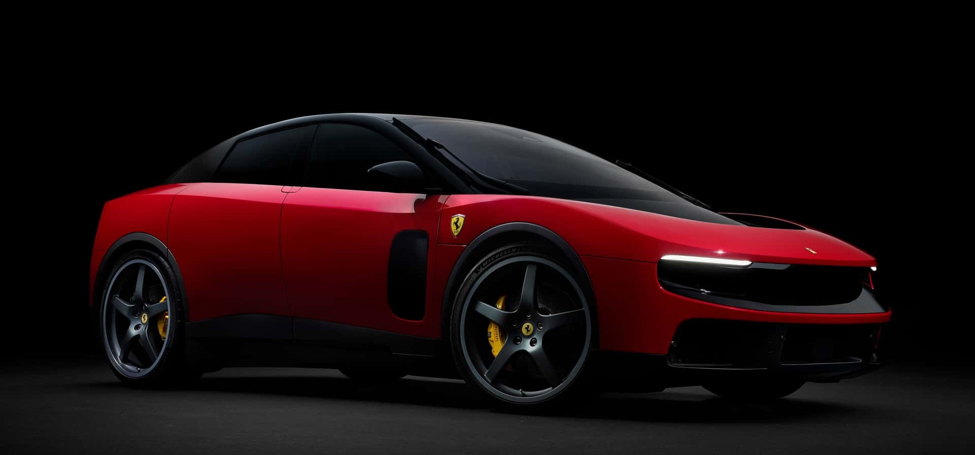 Ferrari mantém motores a combustão: CEO desmente fim dos clássicos e anuncia futuro misto