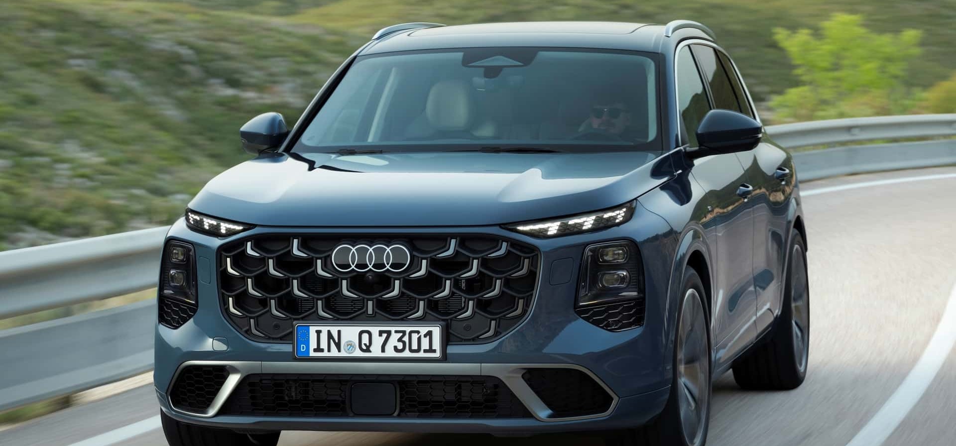 Audi Q7 2027: SUV de luxo ganha até 591 cv, iluminação inédita e direção semi-autônoma