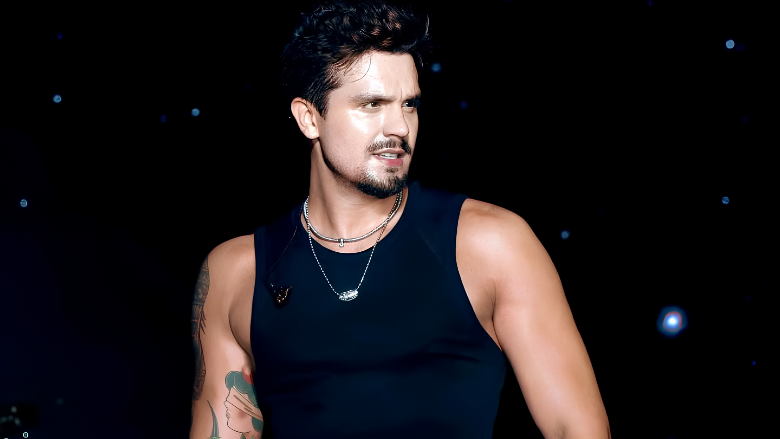 Luan Santana inova com turnês duplas: ‘Registro Histórico’ e ‘Além do Registro’ celebram 18 anos de carreira