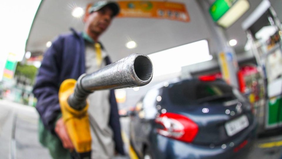 Governo adota E32 a partir desta quarta-feira: etanol ganha espaço e reduz importação de gasolina