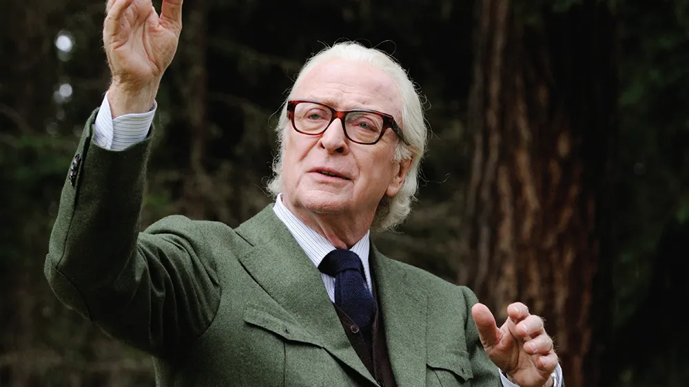 A Odisseia ganha voz de Michael Caine com IA: audiolivro gratuito inova na literatura