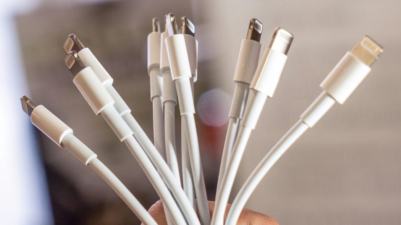 Cabo de iPhone falso ou original? Saiba como identificar antes de comprar em 2026