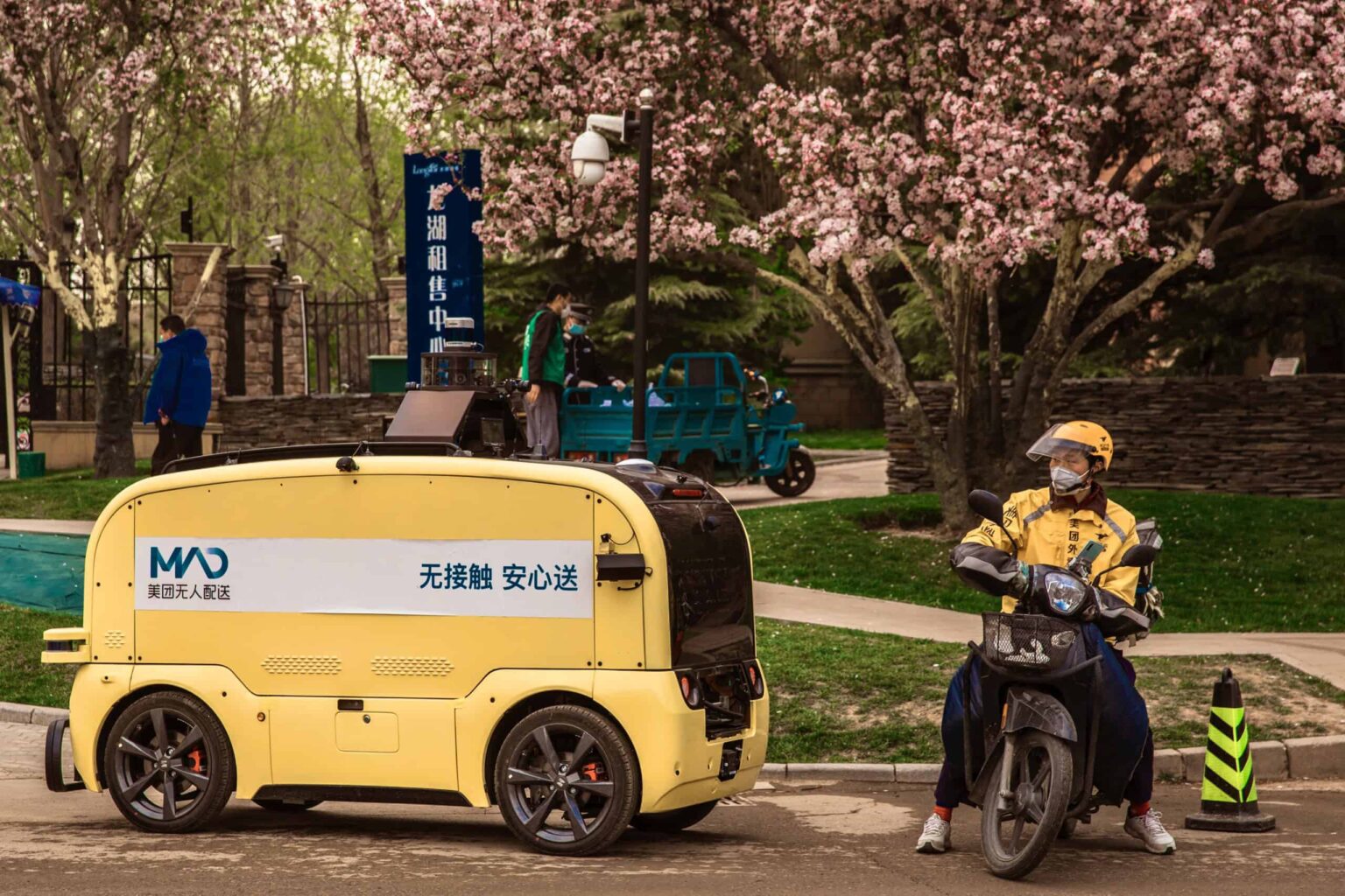 JD.com anuncia substituição de 700 mil entregadores por robôs até 2026: automação avança na China