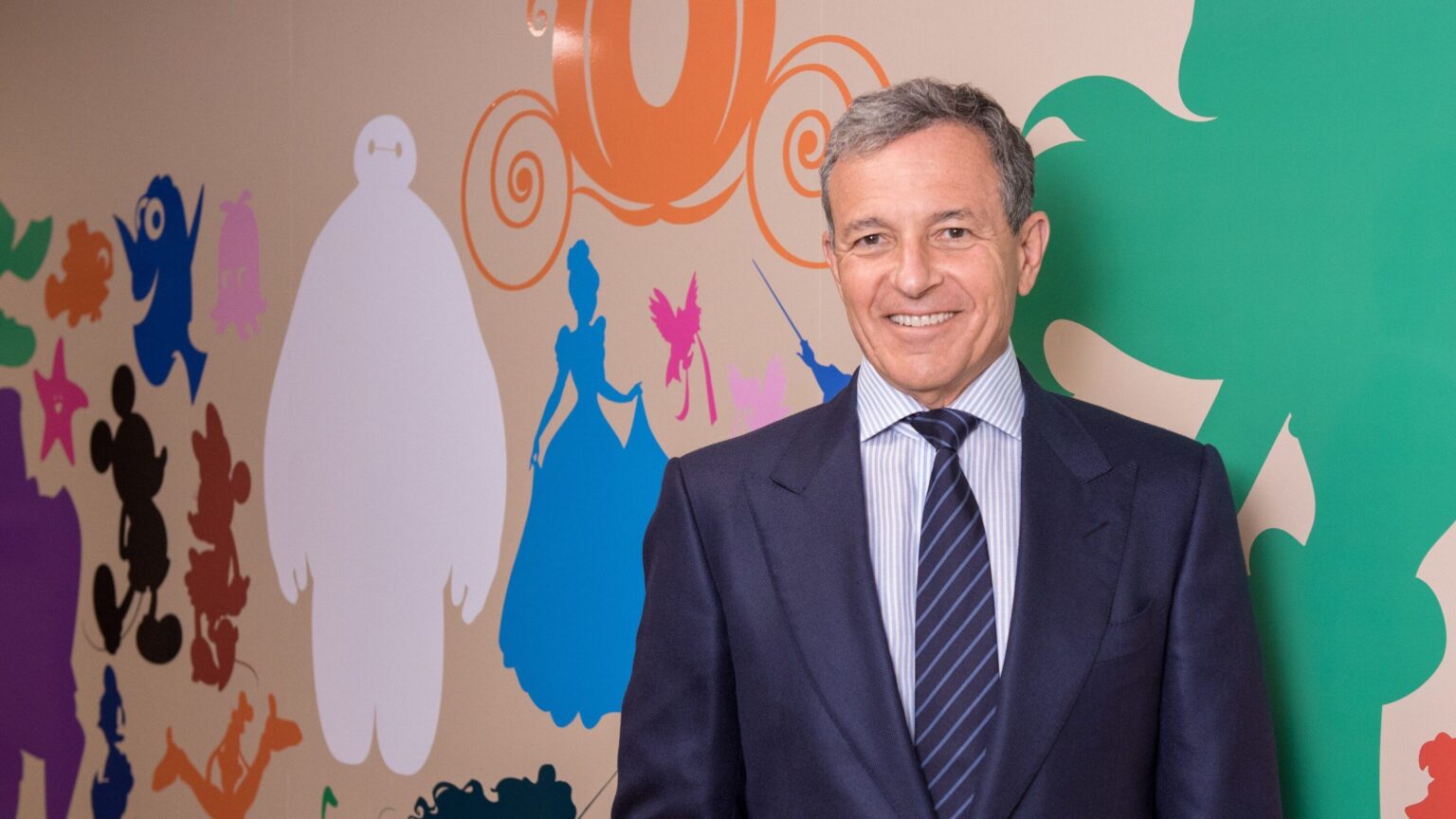 Bob Iger revela que Disney e Apple quase selaram fusão histórica e tentaram comprar o Twitter