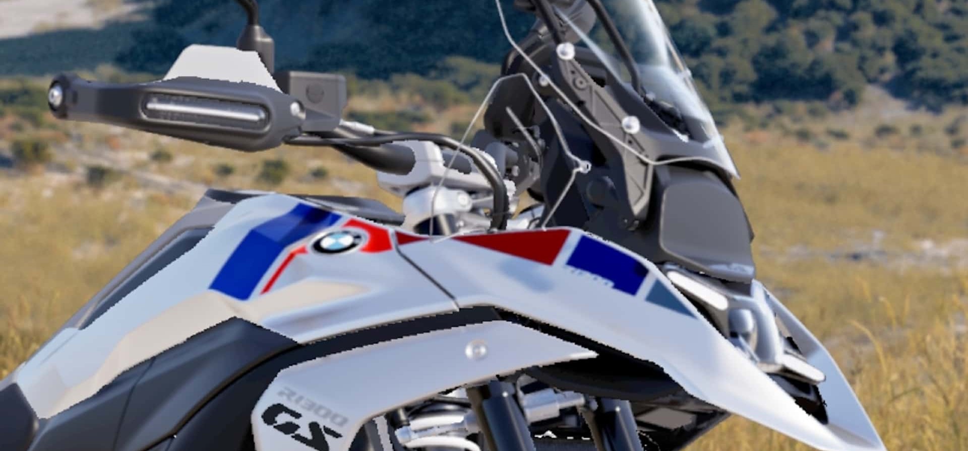BMW R 1300 GS 2026 chega com escapamento Akrapovic de série e novas cores; preços sobem levemente