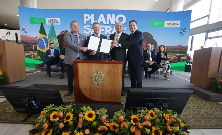 Ministro André de Paula lança plano de ação contra El Niño e padroniza exportação de DDG de milho