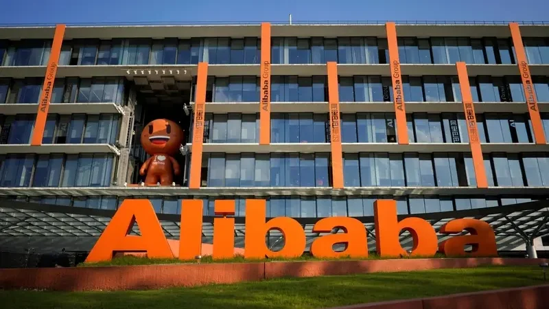 Alibaba bloqueia IA da Anthropic após denúncias de rastreio na China