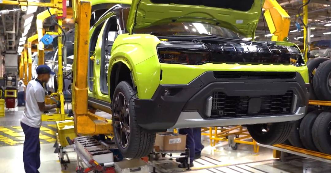 Jeep Avenger estreia como híbrido no Brasil: produção nacional começa com tecnologia MHEV e lançamento em agosto