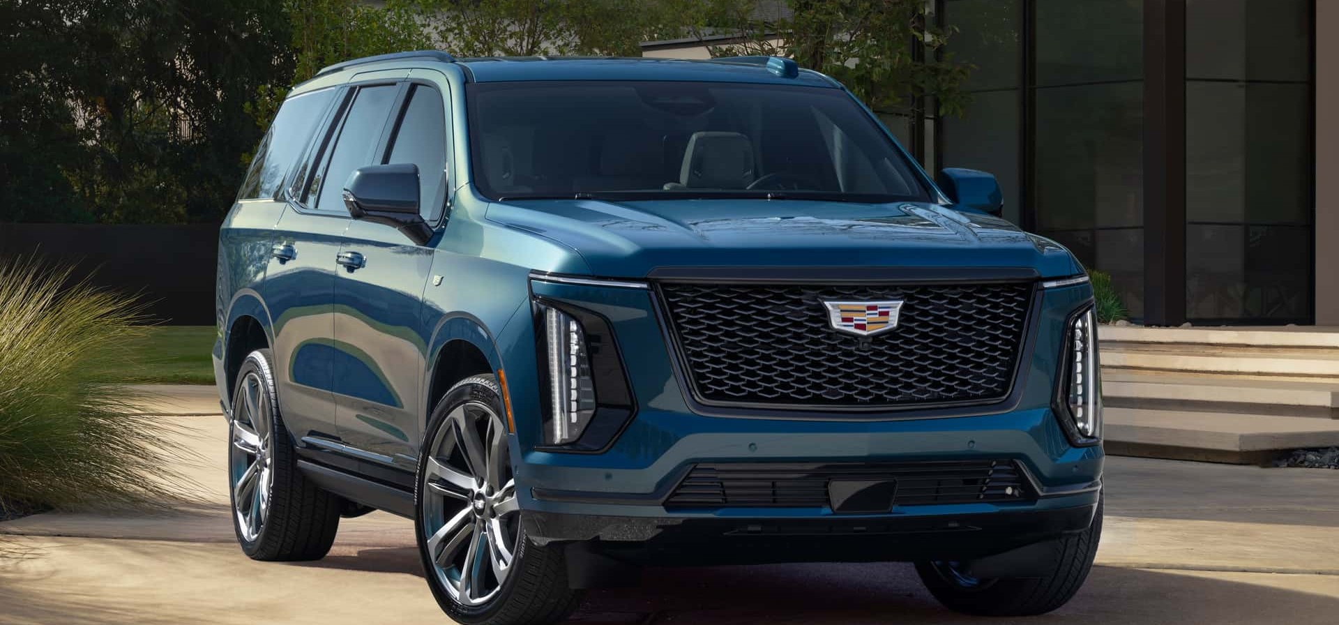 GM retorna à Europa com Cadillac e Chevrolet focando em SUVs e picapes de luxo
