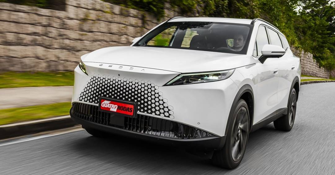 Omoda 7 chega ao Brasil com design inovador e motor híbrido de 279 cv por R$ 259 mil