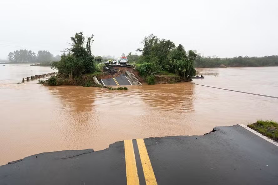 Bloqueio atmosférico mantém RS em alerta: chuvas intensas, granizo e ventos de 90 km/h até o fim da semana