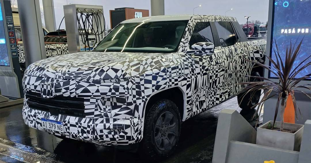 Amarok 2027: versão básica é flagrada na Argentina com foco em custo e nova plataforma híbrida