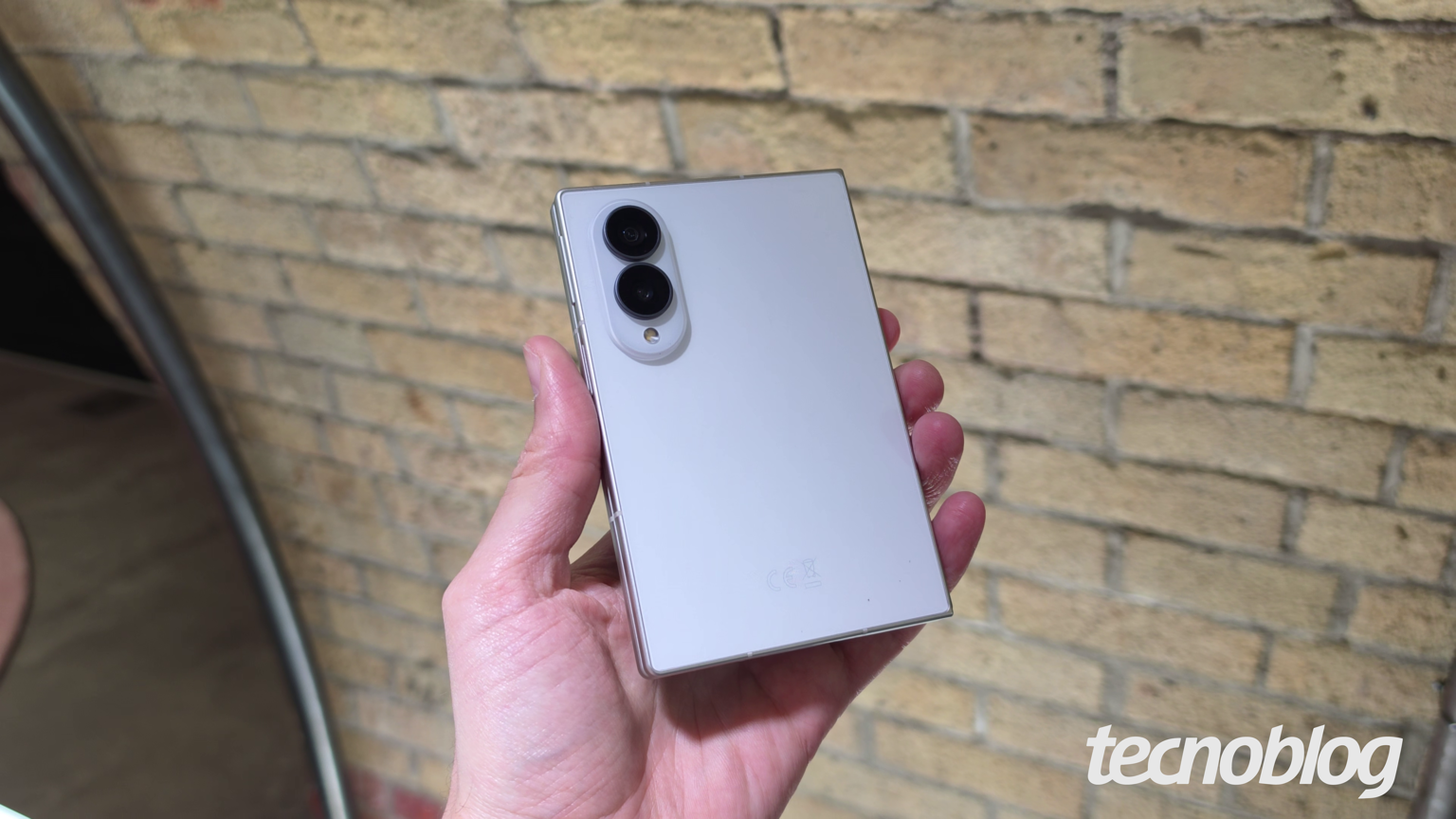 Samsung inova com Galaxy Z Fold 8: primeiro celular passaporte e dobráveis premium