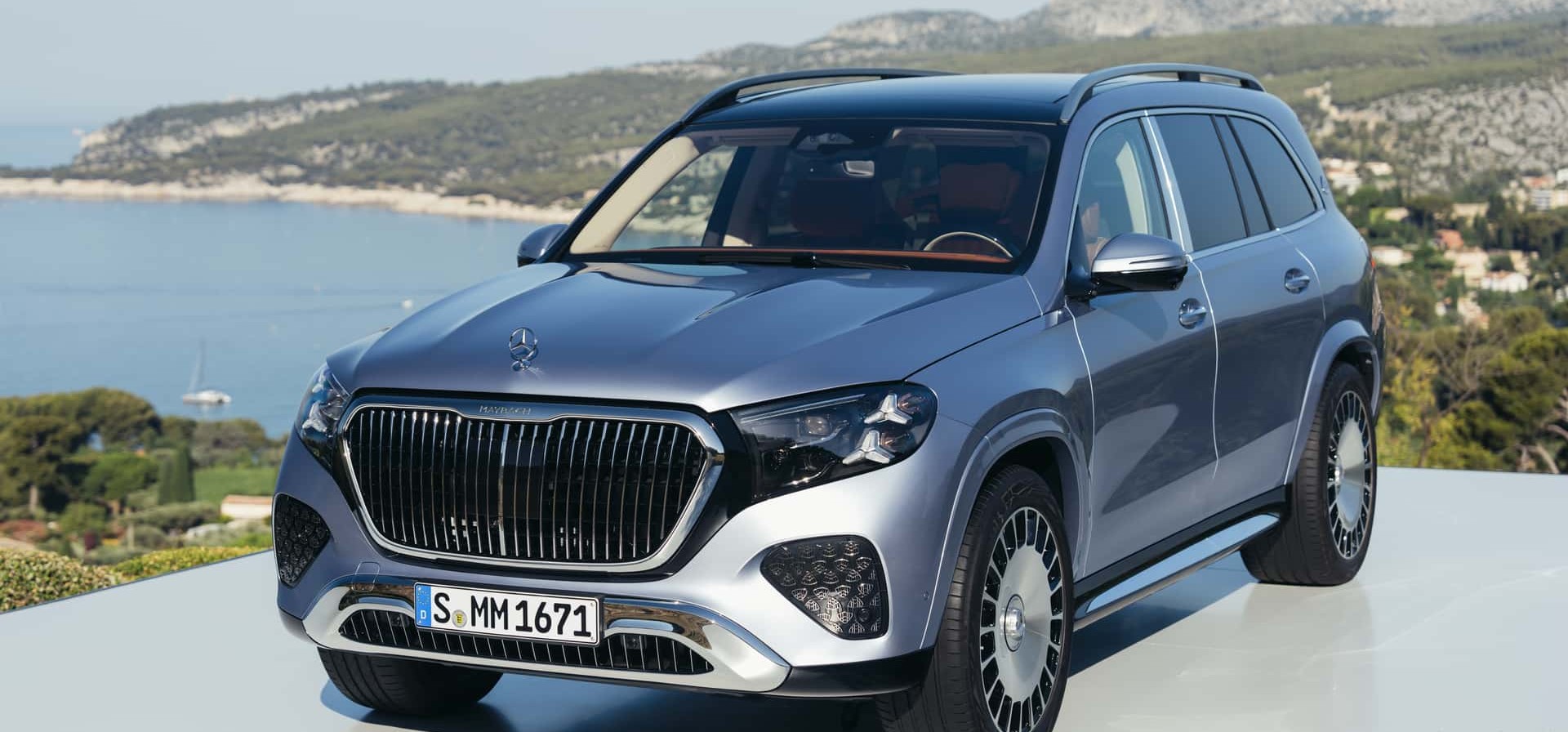 Mercedes-Maybach GLS 2026 chega com 603 CV e design futurista para disputar o topo do luxo